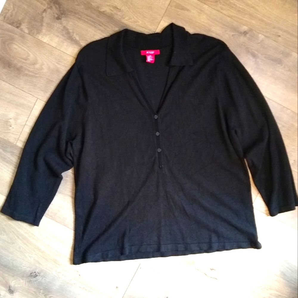 A l Line Woman Anne Klein Black Collar Button down sweater. 1X